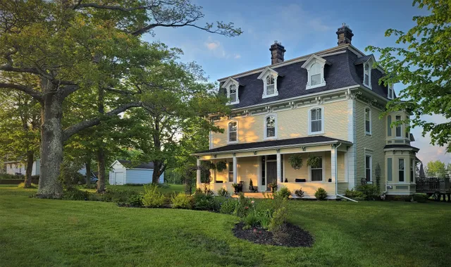 Maplehurst Manor Bed and Breakfast
