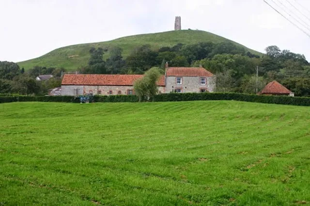 Glastonbury Cottages & Caravanning