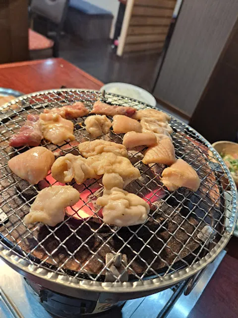 塩ホルモン 栗の木 本店