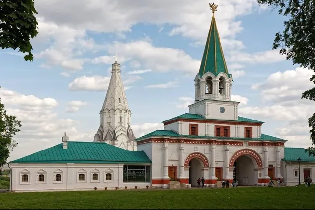 Front Gate Gosudareva Dvora