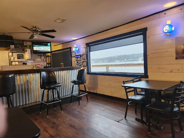 Riverview Roadhouse Bar & Grill