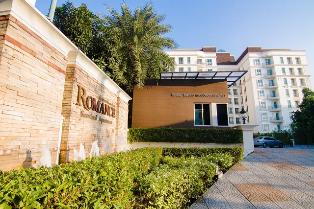 ROMANCE HOTEL BANG NA