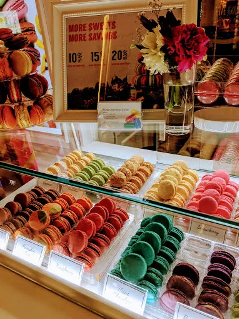 Woops! Macarons & Gifts (Columbus Circle)