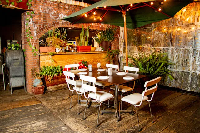 La Fontana, Piano Bar & Mezcalería