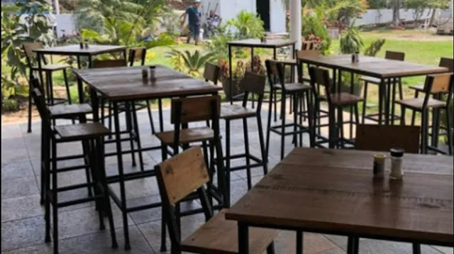 El Cimarrón Restaurant-Bar