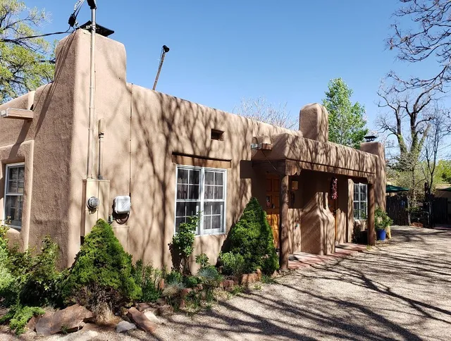 Casa De Tres Lunas | House of Three Moons