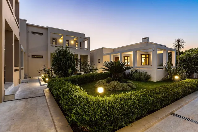 To Mikro Livadi Residences & Family Restaurant