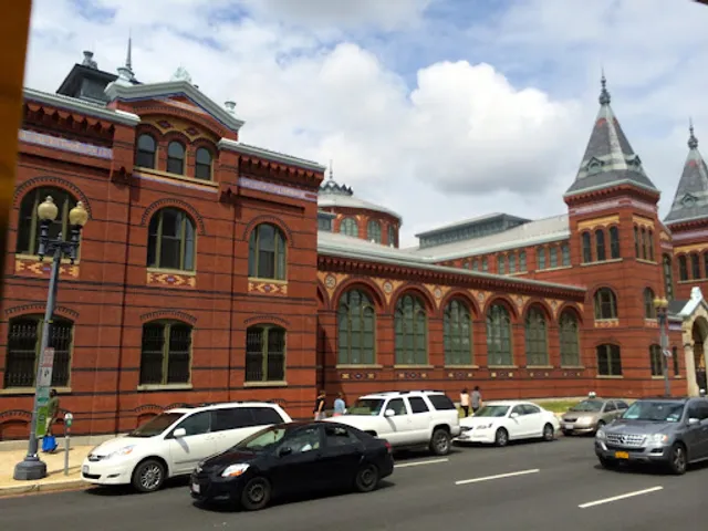 Smithsonian Associates