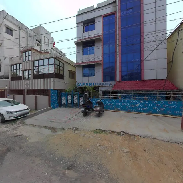 OYO Flagship 81106 Safari Residencia