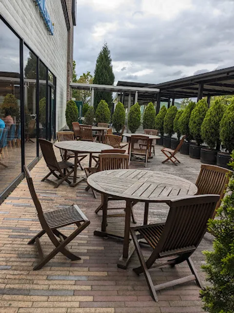 Pastel Garden Avenue