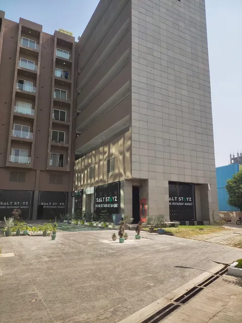 Senate Court Retail & Office Building