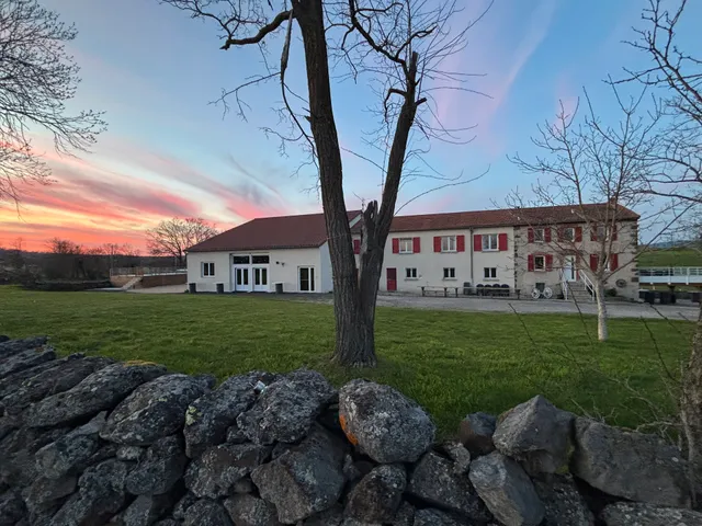 Mas de Bannayoux – Gîtes grande capacité en Auvergne | Salle de réception, piscine & nature en Haute-Loire