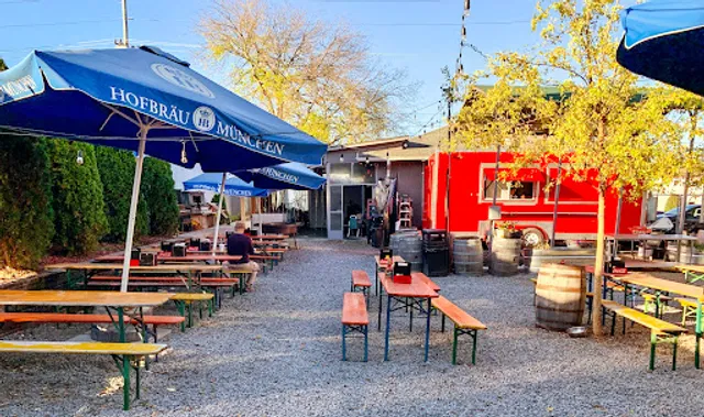 Cledis Burgers & Beer Garden