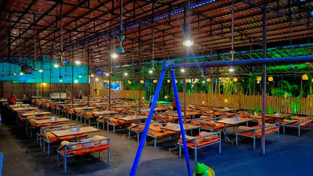 Hotel Aangan Family Garden Restaurant & Bar