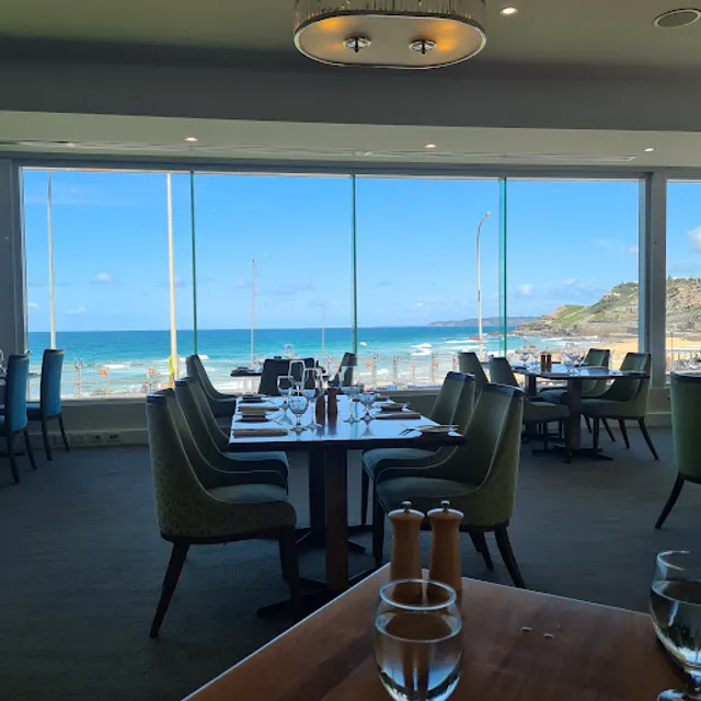 Restaurant @ NOAH'S on the beach