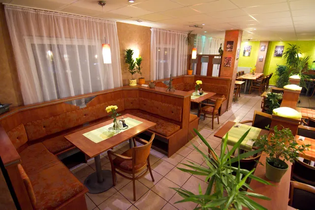 COSMOPOLITAN café & restaurant & pizza