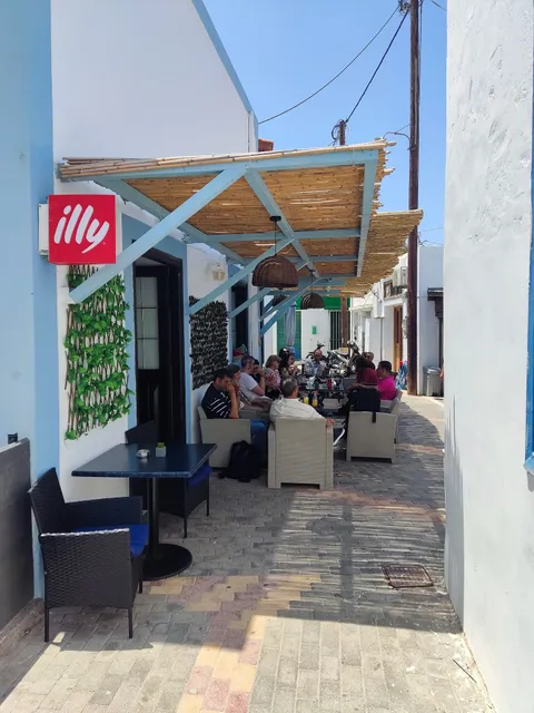 Remezzo Cafe Snack Bar