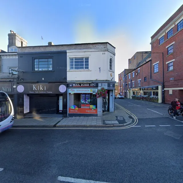 Lisa Jane Nails & Training