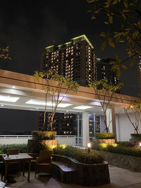 The Mansion at Dukuh Golf Kemayoran by LongeStay