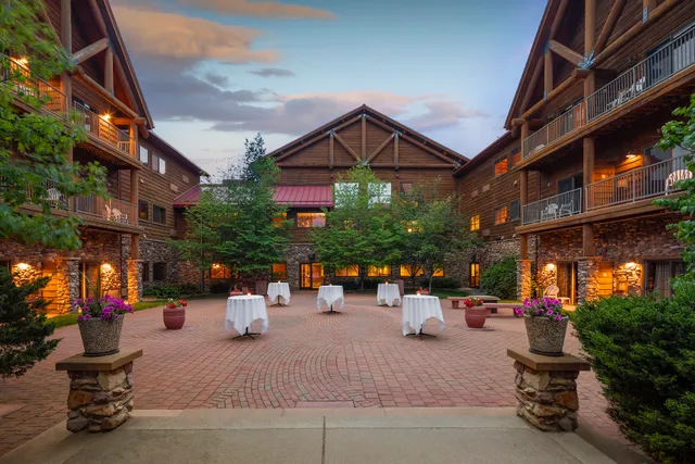 bantr Grand Hotel Wausau - Rothschild