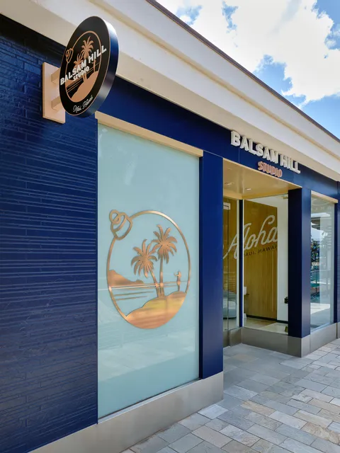 Balsam Hill Studio - Souvenir Shop