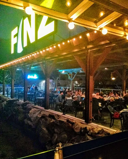 Finz Resort / Finz Bar & Grill / Cafe