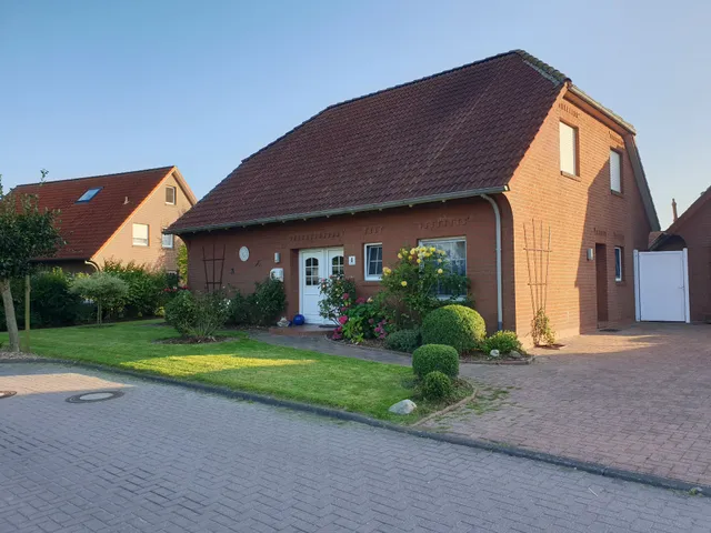 Ferienhaus Teetied mit Ferienwohnungen Neuharlingersiel Nordsee