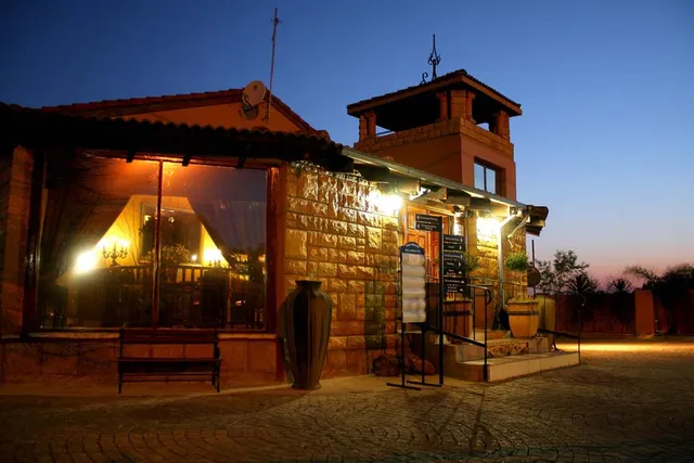 Casa Toscana Lodge - Accommodation, Day spa, Restaurant and Die Blou hond theatre