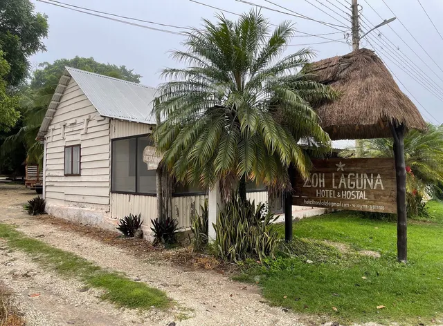 Cabañas y Hostal Zoh Laguna