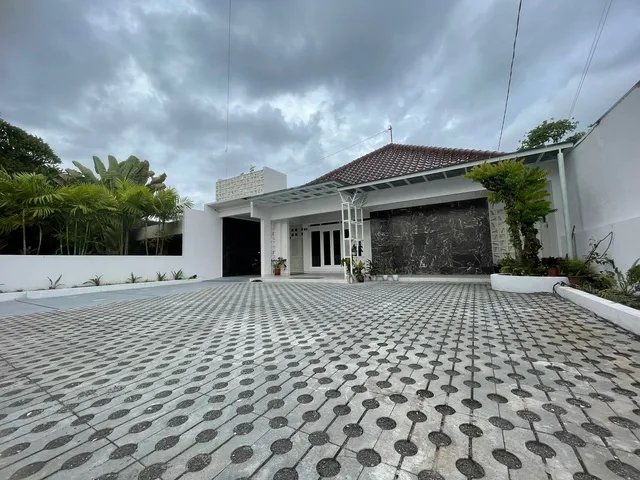 The Reddish Exclusive Kost & Homestay