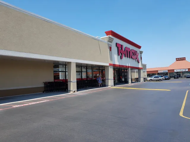 Lafreniere Plaza Shopping Center