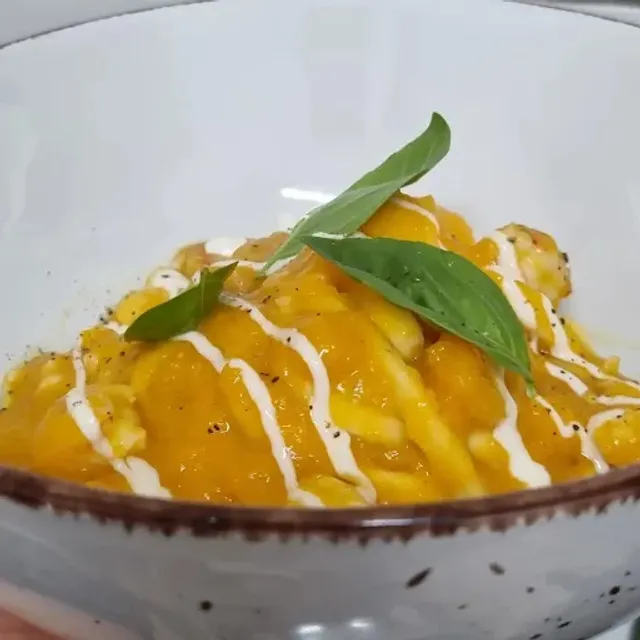 Domino restaurant bar