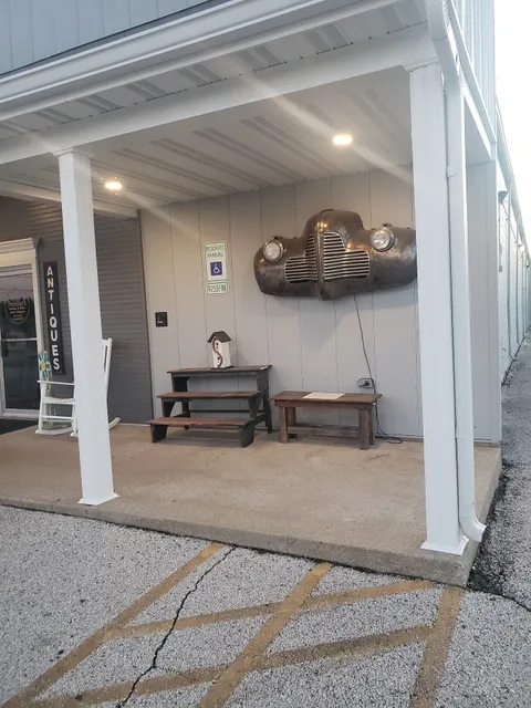 Peddlers Antiques & Home Decor Shoppes