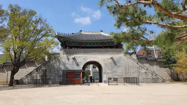 Yeongchumun (West Gate)