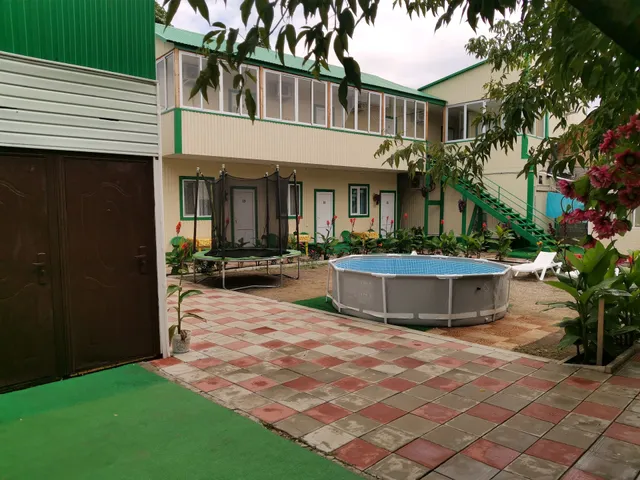 Ovrazhnaya Street Guest House