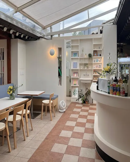 Dot Blanket Samcheong Hanok Branch