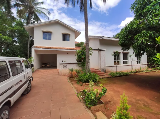 Sunny Villa & Farm Stays