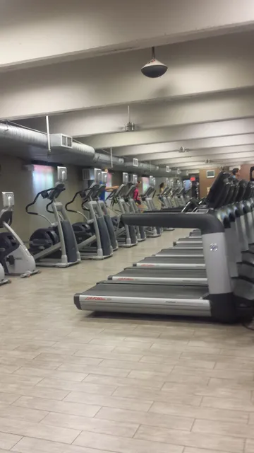 Crunch Fitness - Chevy Chase