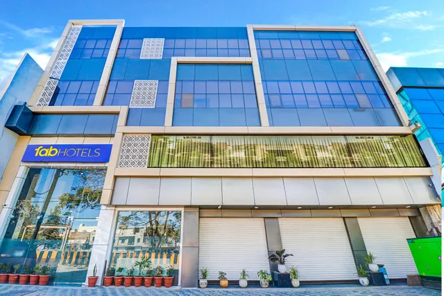 FabHotel Meera Palace - Hotel in Musakhedi, Indore