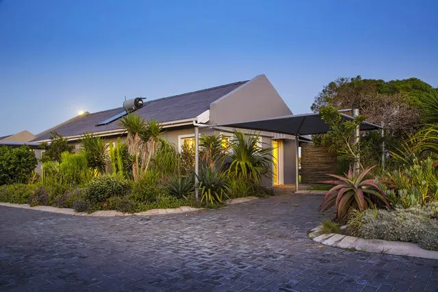 Cannon Rocks Beach Suites