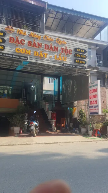 Nhà Hàng Chúc Quân