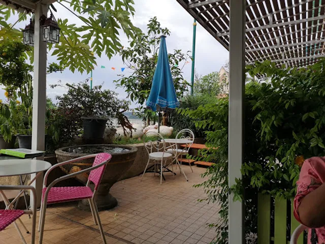 Macky's Riverside Kitchen