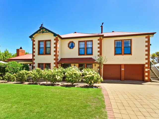 Wine and Roses Bed & Breakfast