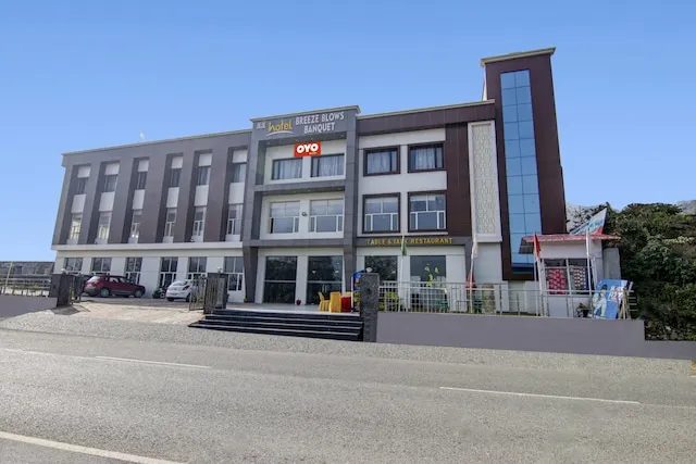 Hotel O Table And Talk