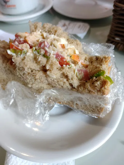 Padaria e Confeitaria Pão Quente