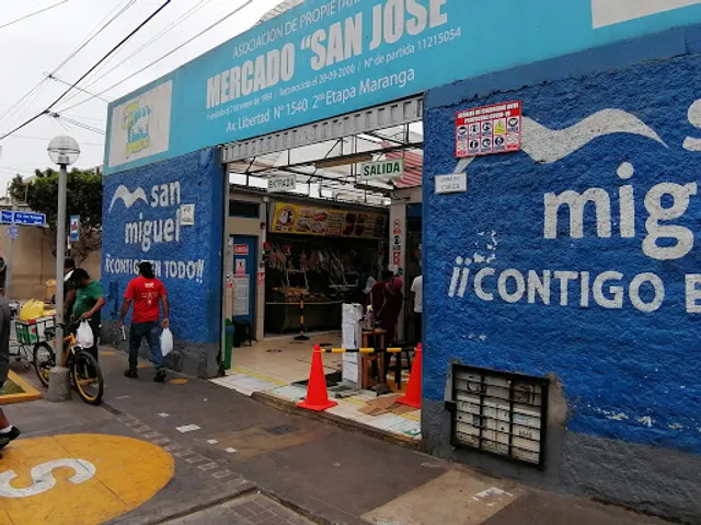 AVICOLA Y CARNICERÍA EL CORRALITO