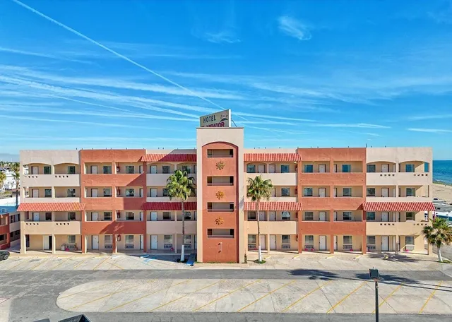 El Mirador Village Hotel