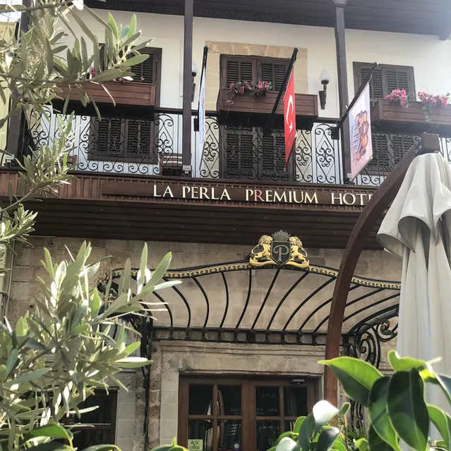 LA PERLA BOUTIQE HOTEL