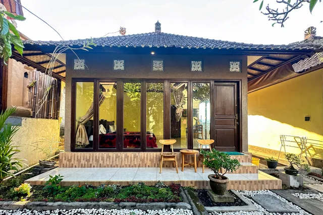 Baruna Lake Side View