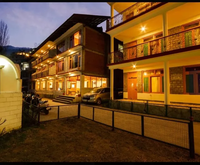 Hotel Manali Crown
